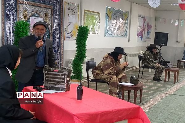 اجرای نمایش شکست آمریکا در صحرای طبس