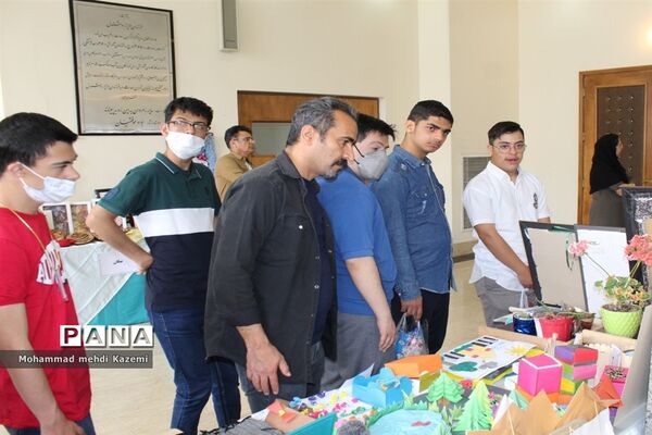 نمایشگاه دست سازه‌های  دانش‌آموزان با نیازهای ویژه شهر تهران