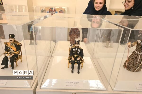 بازدید دانش‌آموزان دبیرستان فرهنگ ۱۳ از باغ موزه نگارستان