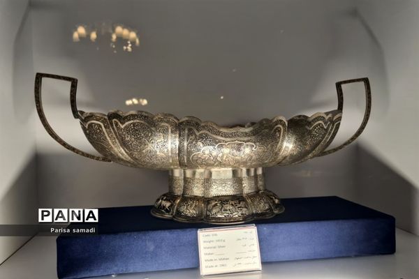 بازدید دانش‌آموزان دبیرستان فرهنگ ۱۳ از باغ موزه نگارستان