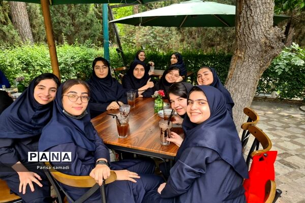 بازدید دانش‌آموزان دبیرستان فرهنگ ۱۳ از باغ موزه نگارستان
