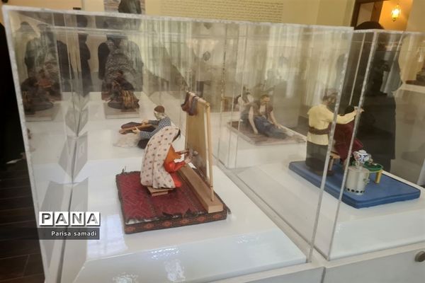 بازدید دانش‌آموزان دبیرستان فرهنگ ۱۳ از باغ موزه نگارستان