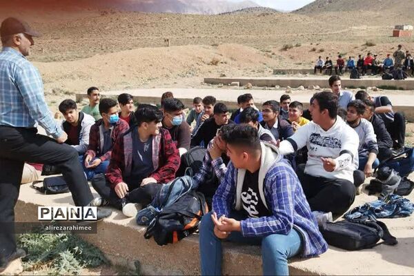 دوره عملی آمادگی دفاعی دانش‌آموزان متوسطه شهرستان فیروزکوه