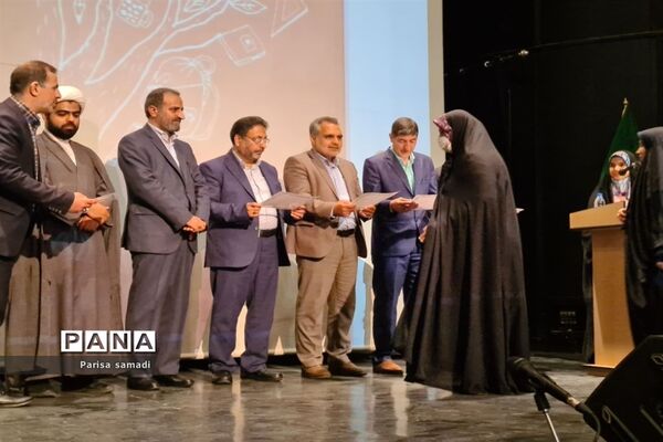 آیین اختتامیه یازدهمین دوره نمایشگاه‌های دانش آموزی مدرسه انقلاب شهر تهران