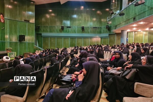 آیین اختتامیه یازدهمین دوره نمایشگاه‌های دانش آموزی مدرسه انقلاب شهر تهران