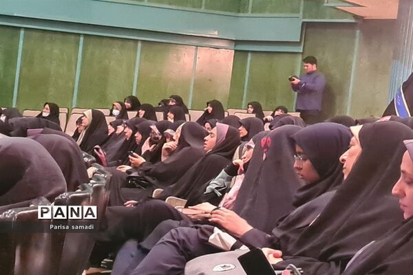 آیین اختتامیه یازدهمین دوره نمایشگاه‌های دانش آموزی مدرسه انقلاب شهر تهران