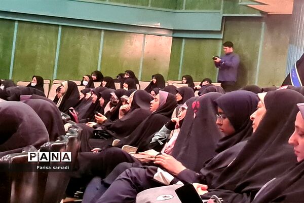 آیین اختتامیه یازدهمین دوره نمایشگاه‌های دانش آموزی مدرسه انقلاب شهر تهران