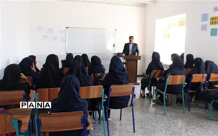 حضور کارشناسان سازمان دانش آموزی در مدارس