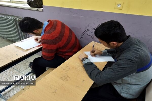 امتحانات شبه نهایی در دبیرستان عابدینی خرم صفادشت
