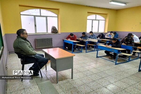 امتحانات شبه نهایی در دبیرستان عابدینی خرم صفادشت