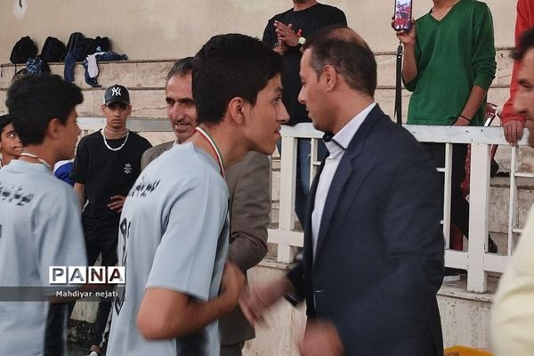 برگزاری مسابقات فوتسال جام سپاس معلم در آموزش و پرورش رودهن