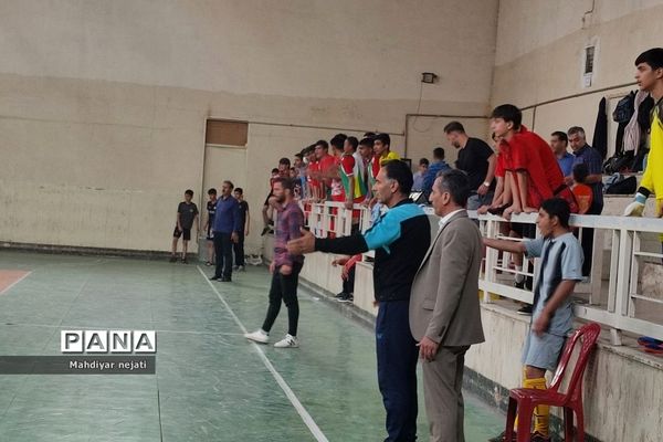 برگزاری مسابقات فوتسال جام سپاس معلم در آموزش و پرورش رودهن