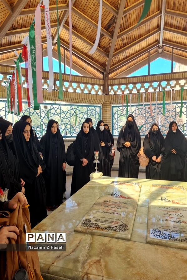 بازدید دانش‌آموزان دبیرستان حضرت خدیجه جعفرآباد قم از دانشگاه‌ها