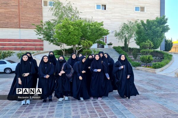 بازدید دانش‌آموزان دبیرستان حضرت خدیجه جعفرآباد قم از دانشگاه‌ها
