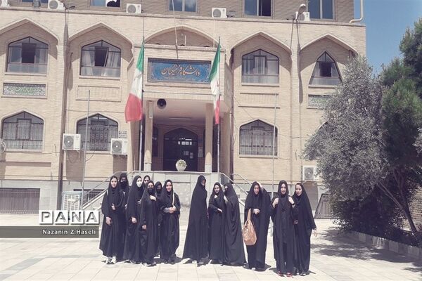 بازدید دانش‌آموزان دبیرستان حضرت خدیجه جعفرآباد قم از دانشگاه‌ها