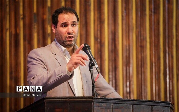 مدیر مدرسه رکن اصلی تربیت و تحول و معلم پرچمدار این مسیر است