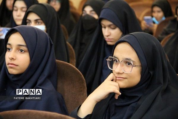 تقدیر از رتبه‌های برتر بیست‌و‌هشتمین کنگره سراسری قرآن کریم مدارس استعدادهای درخشان  در ناحیه یک شهرری