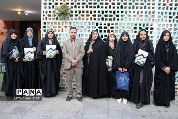 تقدیر از رتبه‌های برتر بیست‌و‌هشتمین کنگره سراسری قرآن کریم مدارس استعدادهای درخشان  در ناحیه یک شهرری