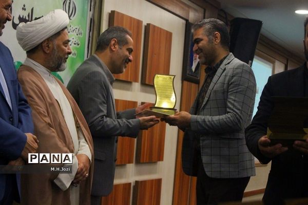 همایش تجلیل از فرهیختگان حوزه سلامت مدارس قم
