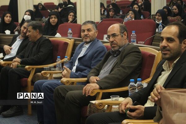 همایش تجلیل از فرهیختگان حوزه سلامت مدارس قم