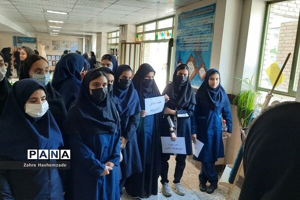 بازدید دانش‌آموزان دبیرستان عفت آهنگری از هنرستان ایثار در هفته گرامیداشت مشاغل