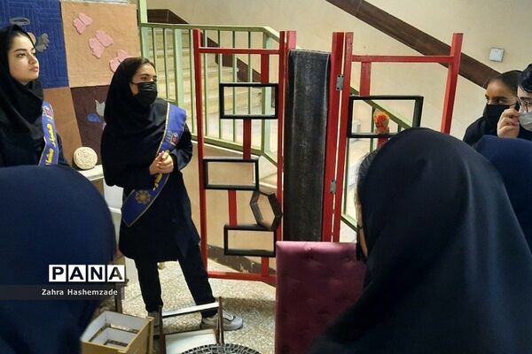 بازدید دانش‌آموزان دبیرستان عفت آهنگری از هنرستان ایثار در هفته گرامیداشت مشاغل
