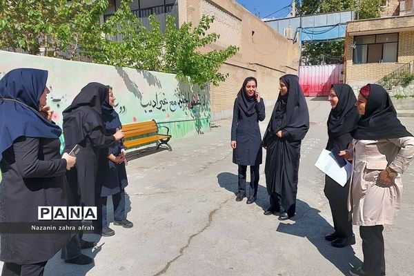 آموزش نحوه مصرف درست انرژی برق و ساعات اوج مصرف در دبستان دخترانه سما۲ رودهن