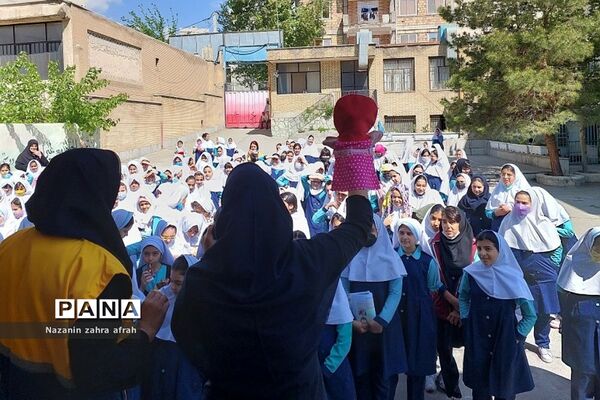 آموزش نحوه مصرف درست انرژی برق و ساعات اوج مصرف در دبستان دخترانه سما۲ رودهن