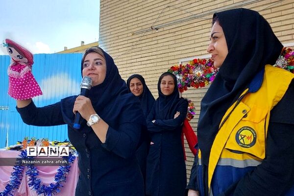 آموزش نحوه مصرف درست انرژی برق و ساعات اوج مصرف در دبستان دخترانه سما۲ رودهن