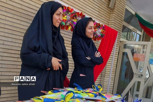 آموزش نحوه مصرف درست انرژی برق و ساعات اوج مصرف در دبستان دخترانه سما۲ رودهن