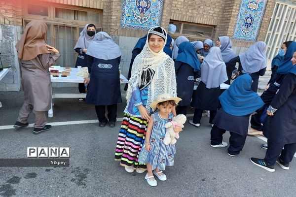 برپایی  بازارچه کارآفرینی دانش‌آموزی