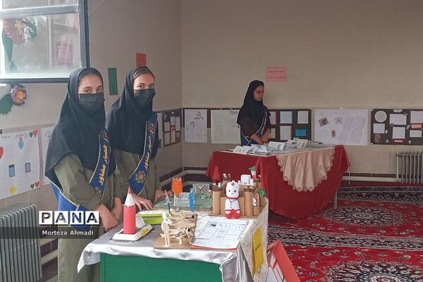نمایشگاه هفته مشاغل و انتخاب رشته تحصیلی دانش‌آموزان متوسطه دوم مدارس ناحیه یک ری