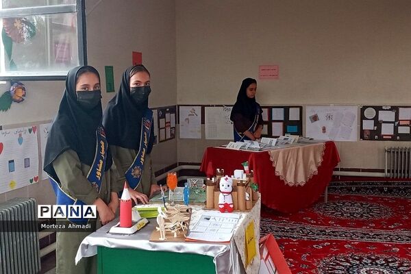 نمایشگاه هفته مشاغل و انتخاب رشته تحصیلی دانش‌آموزان متوسطه دوم مدارس ناحیه یک ری