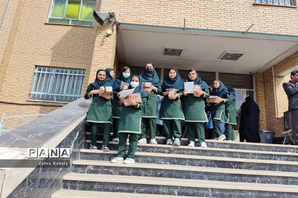مراسم تجلیل ازدانش‌آموزان برترآموزشگاه ام‌ابیها(س) اسلامشهر