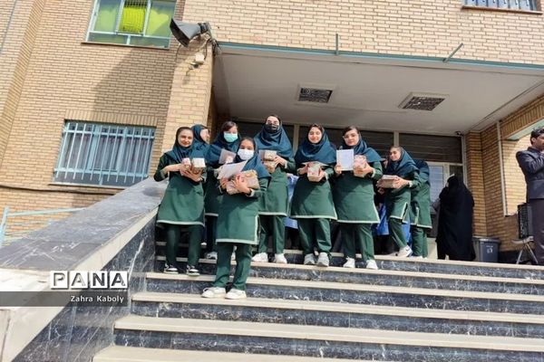 مراسم تجلیل ازدانش‌آموزان برترآموزشگاه ام‌ابیها(س) اسلامشهر