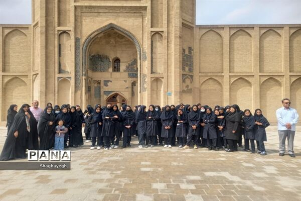 بازدید دانش‌آموزان دبیرستان عدالت شهر جوادآباد از برج علاءالدوله و مسجد جامع ورامین