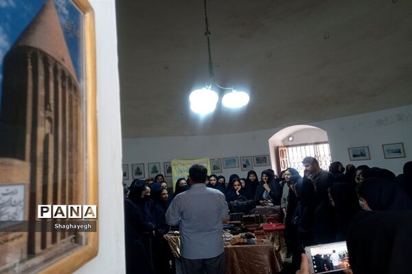 بازدید دانش‌آموزان دبیرستان عدالت شهر جوادآباد از برج علاءالدوله و مسجد جامع ورامین