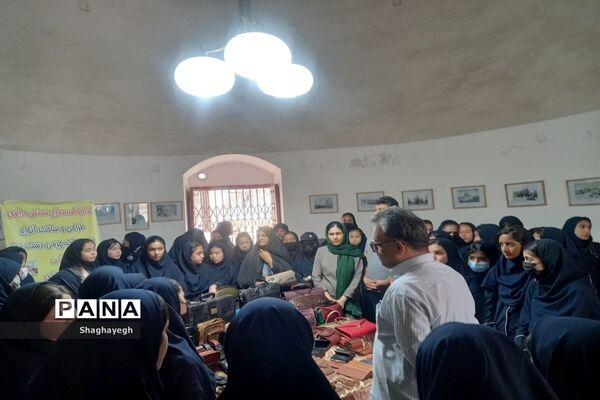 بازدید دانش‌آموزان دبیرستان عدالت شهر جوادآباد از برج علاءالدوله و مسجد جامع ورامین