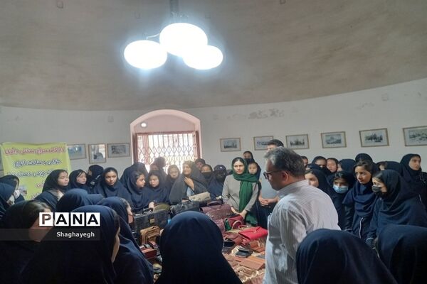 بازدید دانش‌آموزان دبیرستان عدالت شهر جوادآباد از برج علاءالدوله و مسجد جامع ورامین