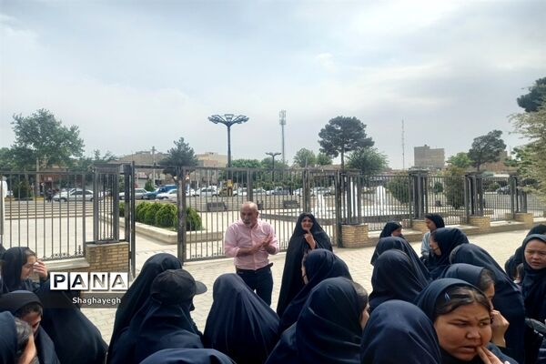 بازدید دانش‌آموزان دبیرستان عدالت شهر جوادآباد از برج علاءالدوله و مسجد جامع ورامین