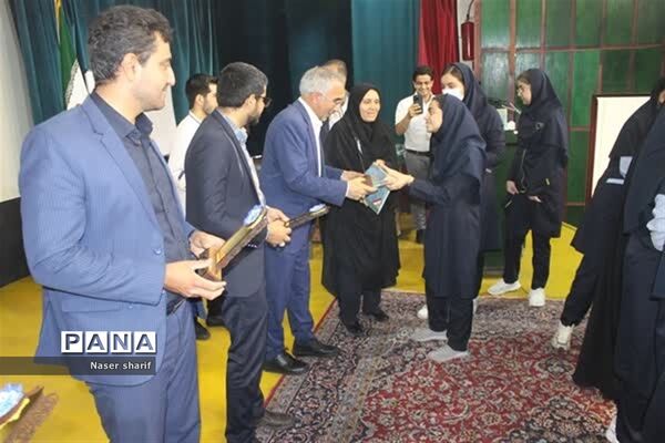 تقدیر از رتبه‌‌های برتر فرهنگی هنری دختران  ناحیه ۲ یزد