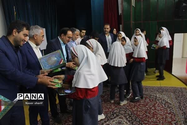 تقدیر از رتبه‌‌های برتر فرهنگی هنری دختران  ناحیه ۲ یزد