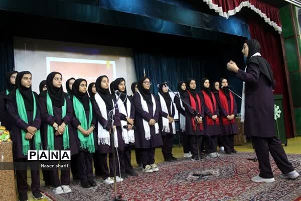 تقدیر از رتبه‌‌های برتر فرهنگی هنری دختران  ناحیه ۲ یزد