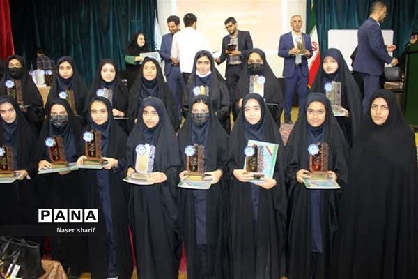 تقدیر از رتبه‌‌های برتر فرهنگی هنری دختران  ناحیه ۲ یزد