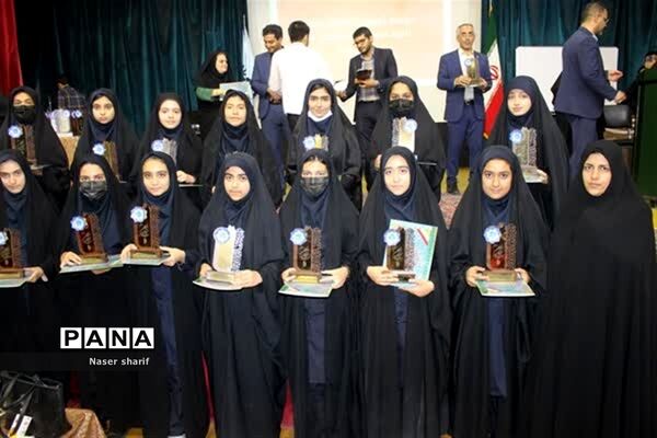 تقدیر از رتبه‌‌های برتر فرهنگی هنری دختران  ناحیه ۲ یزد