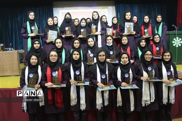تقدیر از رتبه‌‌های برتر فرهنگی هنری دختران  ناحیه ۲ یزد
