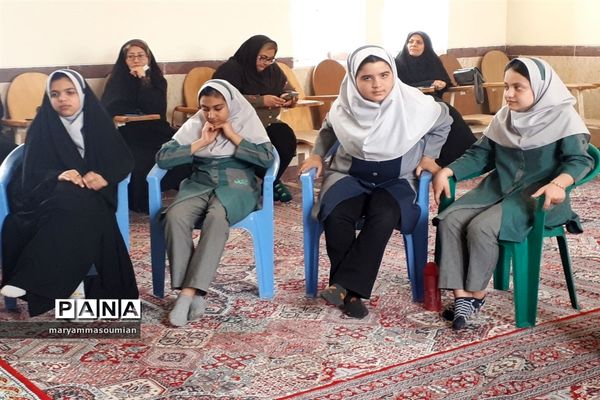 مسابقه مشاعره دانش‌آموزی در ابرکوه