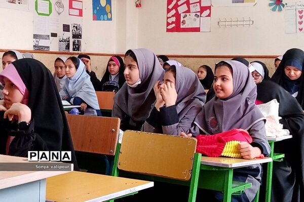 مسابقات قرآن و عترت در مدرسه دخترانه نبی اکرم(ص)