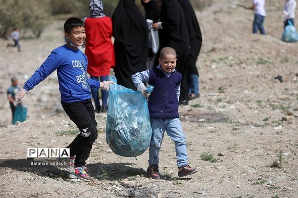 پویش مردمی بی زباله در حاشیه رودخانه جاجرود