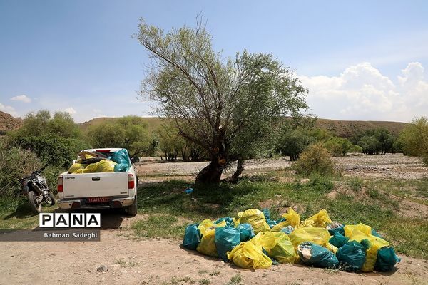 پویش مردمی بی زباله در حاشیه رودخانه جاجرود